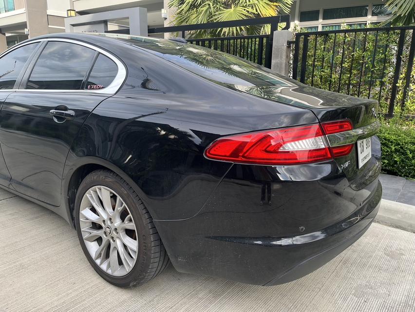 Jaguar สีดำ Xf 2.2 ปี 2012