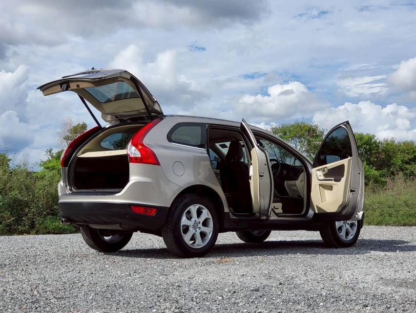 รหัสรถ NC341 VOLVO XC60 D4 Turbo (Diesel) เกียร์ไฟฟ้า 7