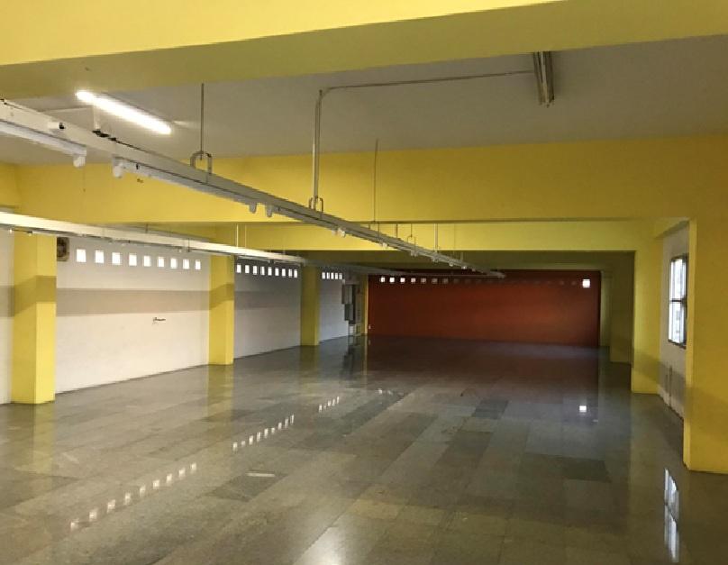 ให้เช่าโกดังพร้อมสำนักงาน 2 ชั้น / ทำเล พุทธมณฑลสาย 5 ซอย 4 เข้าออกได้หลายทาง เพชรเกษม หรือ อ้อมน้อย / พื้นที่ใช้สอยโกดัง 2 ชั้น 800 ตารางเมตร / ที่จอ 7