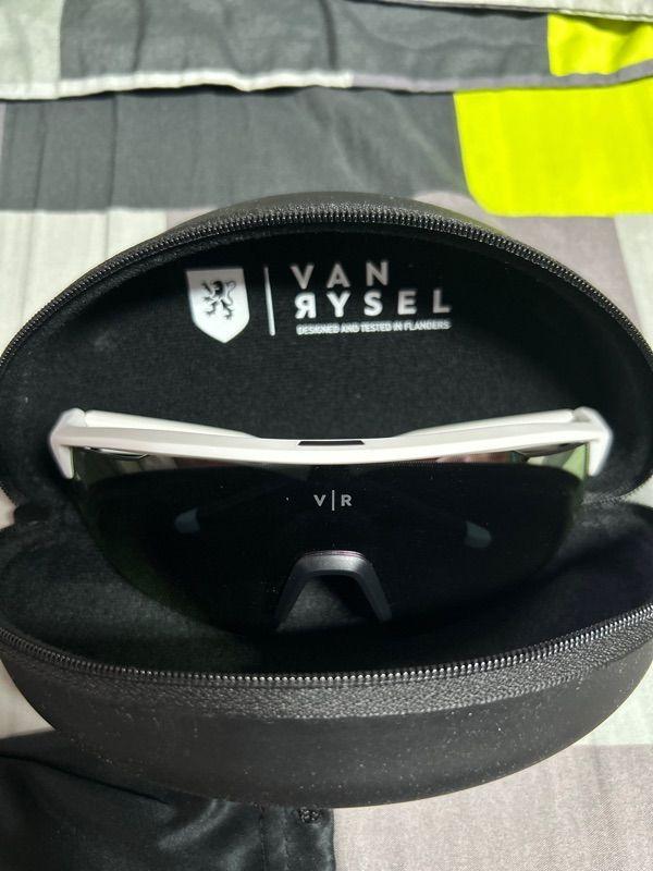 แว่นกันแดด VAN RYSEL รุ่น ROADR 900