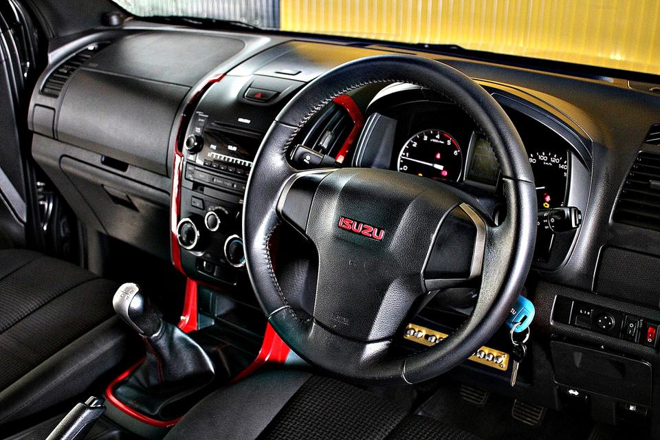 Isuzu D-Max X-Series 2.5 Z VGS Turbo Spacecab MT สีดำ รูปที่ 13