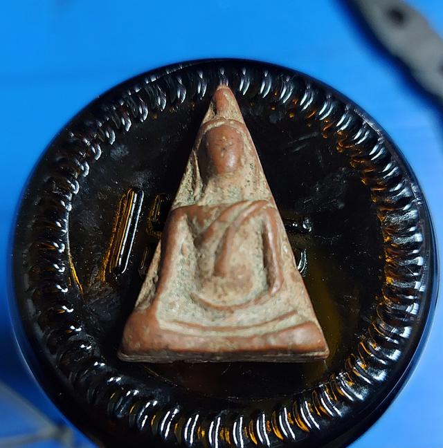 พระนางพญาพิมพ์เข่าโค้ง