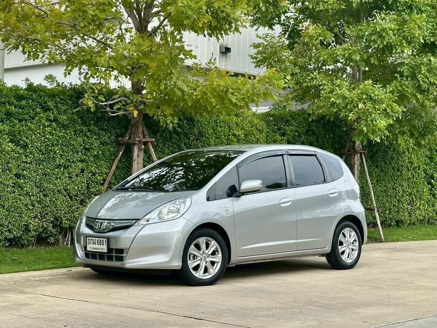 Honda Jazz Hybrid สุดยอดรถประหยัดน้ำมัน เฉลี่ย 20 กิโลลิตร สีเทา ปี 2014