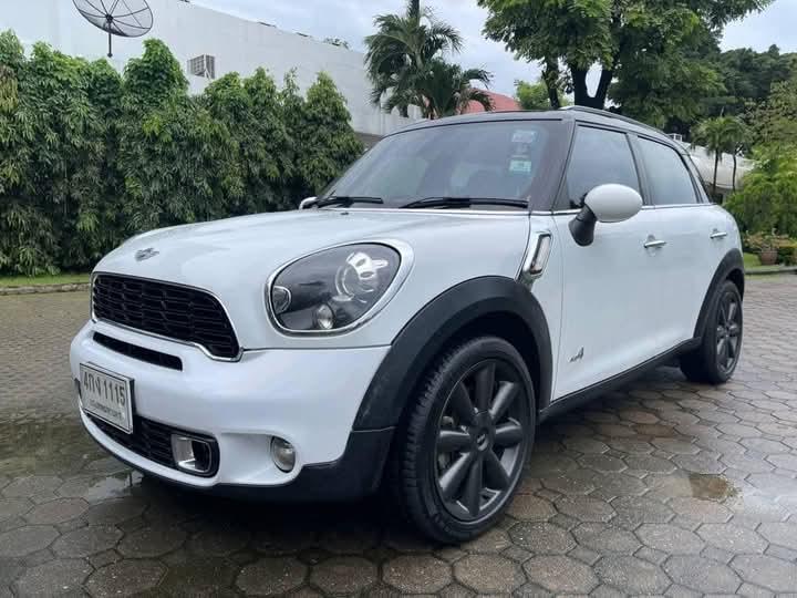 Mini Countryman สีขาว มือสอง