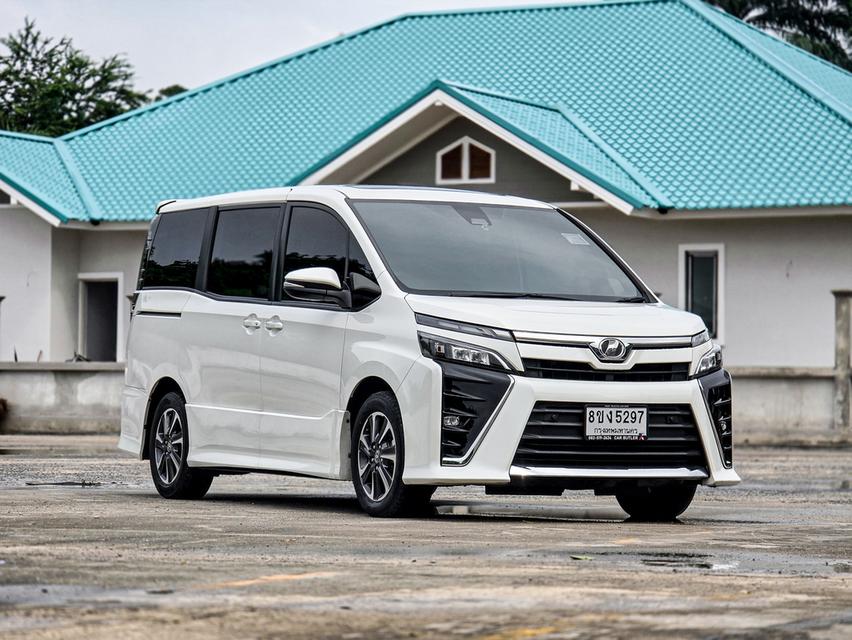 (แจ้งรหัสรถ CBLX5297) 🔥🚐 TOYOTA VOXY 2.0 ZS MC 2019 จดปี 2020