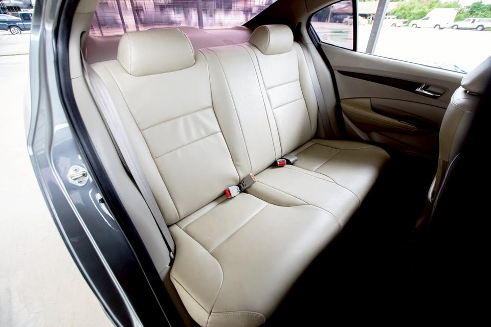 Honda City 1.5 V CNG รุ่นท๊อปสุด ปี 2013 สีเทา เกียร์ออโต้ มือเดียวป้ายแดง 11