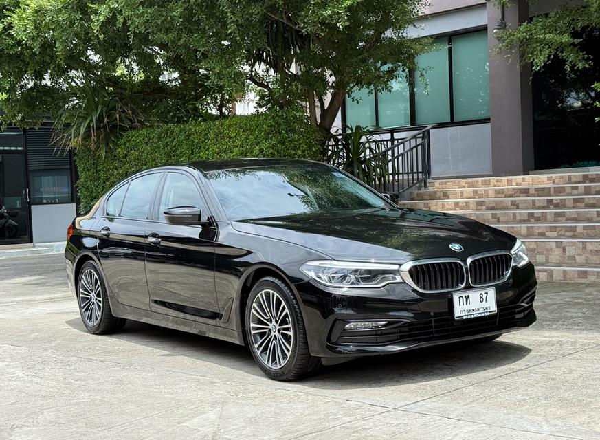 2018 BMW 520D SPORT LINE รถมือเดียวออกป้ายแดง รถวิ่งน้อย เข้าศูนย์ตลอด รถไม่เคยมีอุบัติเหตุครับ