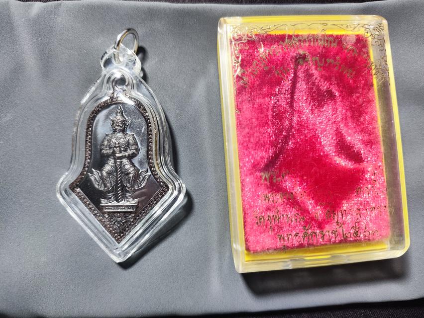 เหรียญท้าวเวสสุวรรณ หลวงพ่ออิฐ วัดจุฬามณี รุ่นเจริญทรัพย์ พิมพ์ใหญ่ เนื้อชนวนรมดำ ปี2563 รูปที่ 6