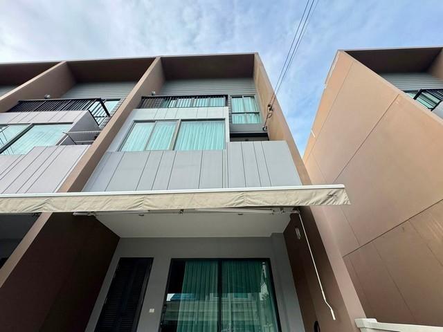 ให้เช่าบ้านตกแต่งพร้อมอยู่ ทาวน์โฮม 3ชั้น โครงการบ้านกลางเมือง พระราม 9-กรุงเทพกรีฑา 1