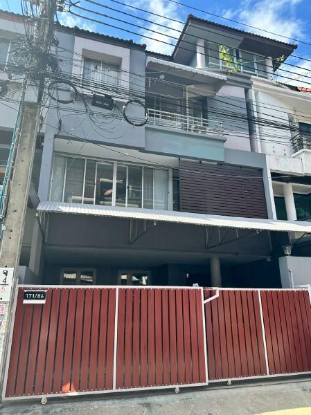 ให้เช่าโฮมออฟฟิศซอยลาดพร้าว80 จำนวน 4 ชั้น เขตวังทองหลาง กรุงเทพ 11