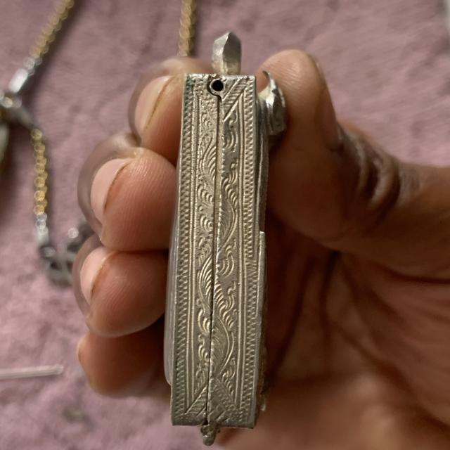 กรอบเงินแท้เก่า ใส่พระะสมเด็จ รูปที่ 4