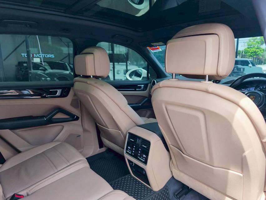รหัสรถ KPV44 2023 Porsche Cayenne 3.0 E-Hybrid  8