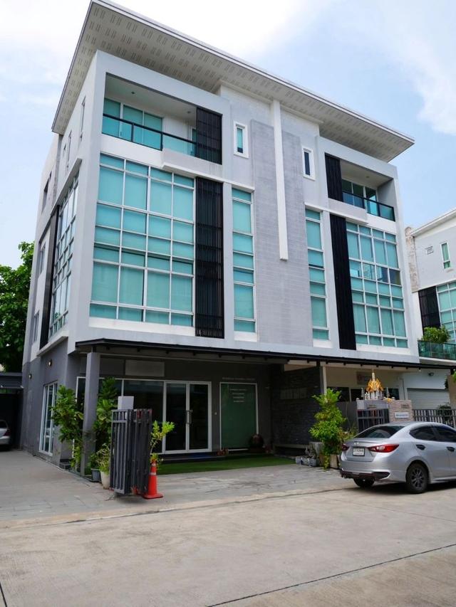 ขายโฮมออฟฟิศ 4 ชั้น 54 ตร.วา พร้อมเข้าอยู่ ทำเลดี ใกล้รถไฟฟ้าสายสีชมพู รามอินทรา 40 2
