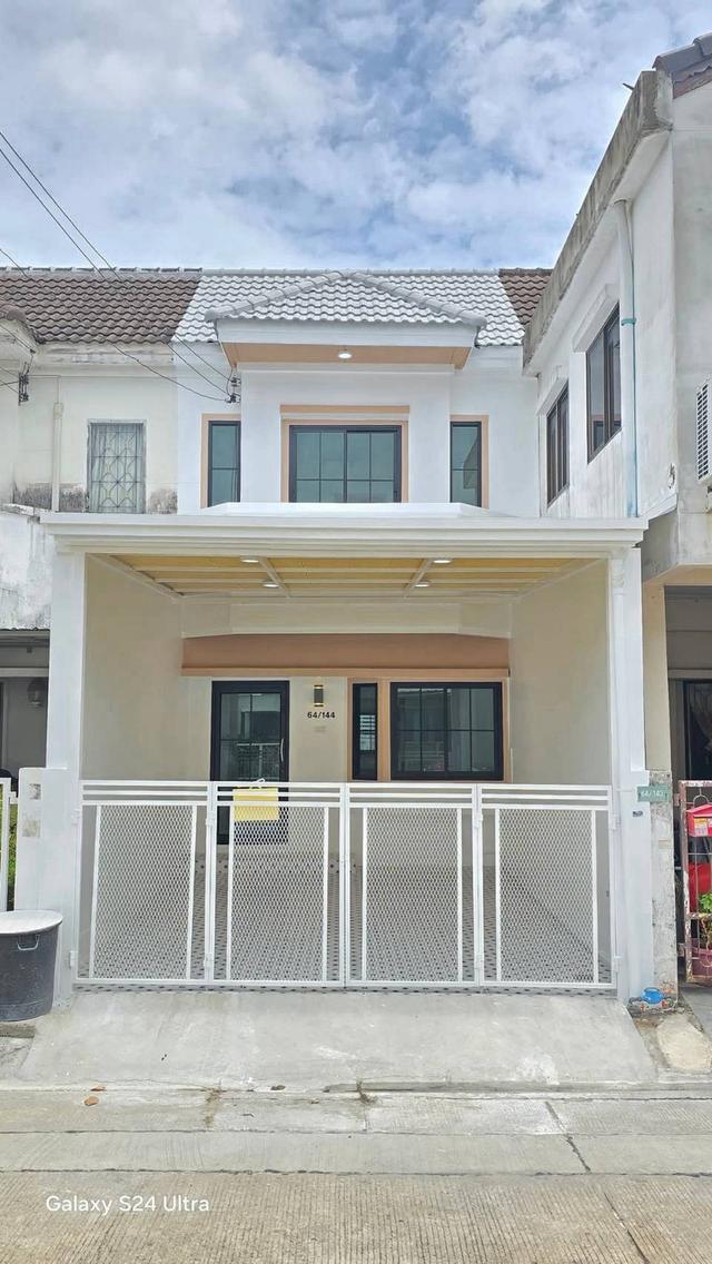 หมู่บ้านสิรารมย์ บ้านกล้วย-ไทรน้อย บางบัวทอง ทาวน์เฮาส์ 2 ชั้น ตกแต่งใหม่พร้อมอยู่  โครงการของแลนด์&เฮ้าส์ 1