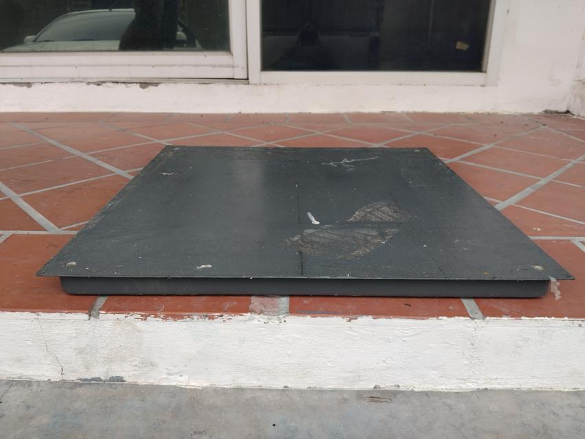 แผ่นพื้นยกสำเร็จรูป Raised floor โครงผิวด้านนอกเป็นเหล็ก ขนาด60*60 ซม. หนาประมาณ33 มม. น้ำหนักโดยประมาณ10 กก. ต่อ1แผ่น แข็งแรงทนทาน
