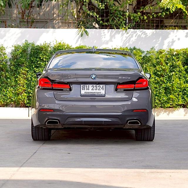 รหัสรถ 12AT2324 BMW 530e 2.0 M Sport ( G30 ) LCI ( CDK ) | ปี : 2022 3
