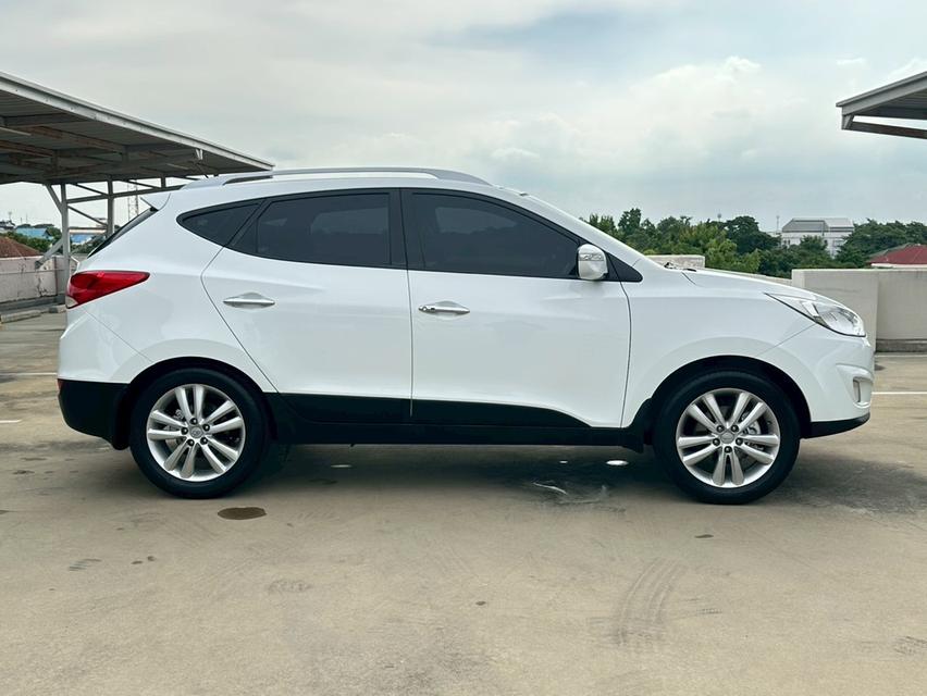 HYUNDAI TUCSON 4WD (IX35)2.0L N/A 6AT Panaromic Glass Roof