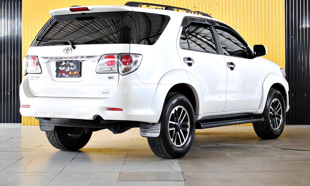 2014 Toyota Fortuner 3.0 V VN Turbo 2WD สีขาว เกียร์อัตโนมัติ 5 Speed สวยมาก ราคาคุยได้ รูปที่ 5