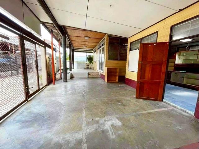 MRTอิสรภาพ 850ม. จรัญ 8-12 รพ.ศิริราช 2.1 กม. บ้านเช่า 3-4นอน 1น้ำ วัดดีดวด ทำเลฝั่งธน ใจเมือง ใกล้รถไฟฟ้า เลี้ยงสัตว์ได 2