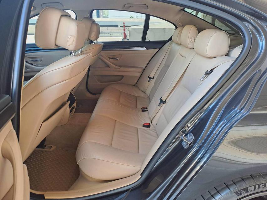 BMW 520d (F10) ปี2011 รถสภาพสวยเดิมๆไม่เคยมีอุบัติเหตุ สีเทา 14