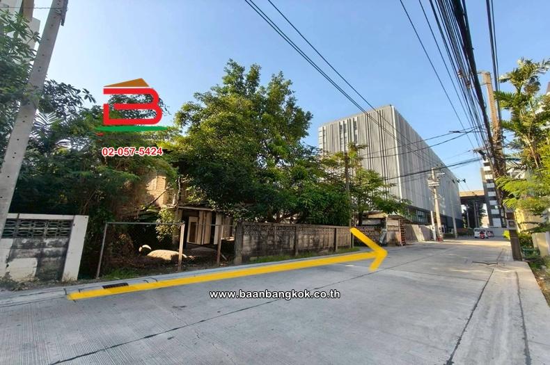 ที่ดินพร้อมบ้าน เนื้อที่ 151 ตร.ว. ซอยสุขุมวิท 64 (ซอยรร.พงษ์เวชอนุสรณ์ 2) แขวงบางจาก เขตพระโขนง 8