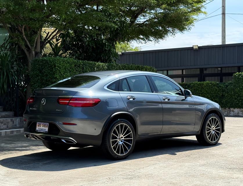 2018 BENZ GLC 250D COUPE AMG รถมือเดียวออกป้ายแดง รถวิ่งน้อย เข้าศูนย์ทุกระยะ ไม่เคยมีอุบัติเหตุครับ รูปย่อยที่ 3