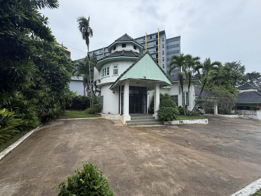 Spacious Land with Detached Home in Central Phuket – Large Garden & 4-Car Parking 18