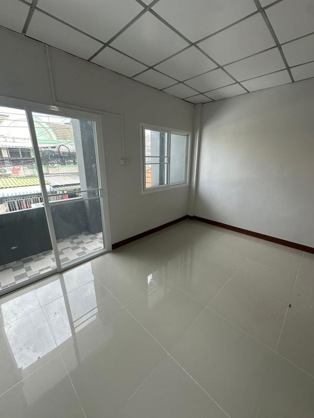 ขาย :ทาวน์เฮาส์ 2 ชั้น บ้านเนื้อที่ 18 ตรว  หมู่บ้านมารวย 1 ซอย 3 ถนนพหลโยธิน 54/1 แยก 4  9