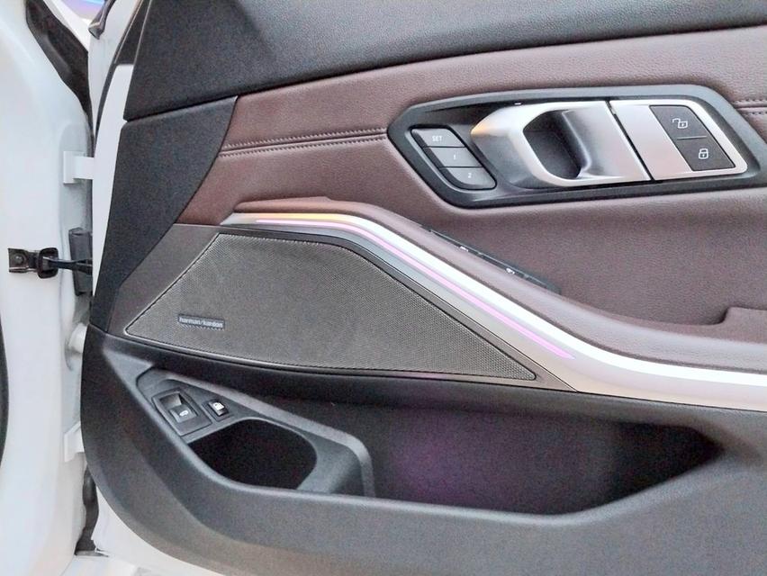 BMW 330e M-Sport 2021 ราคา 1,295,000.- 14