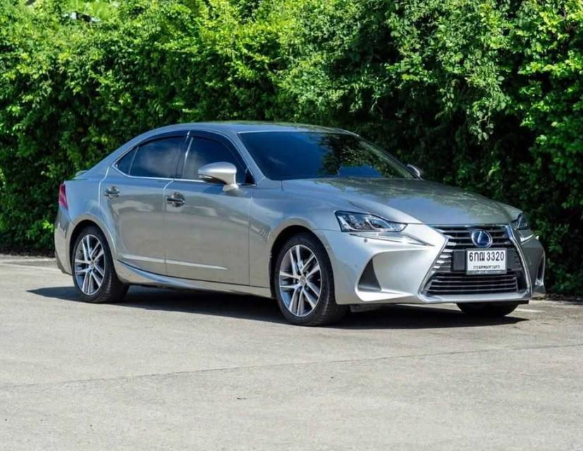 Lexus IS 300h รถปี 2017 4