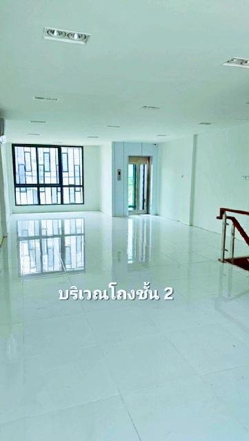 ลิฟท์พร้อม ถ.สรงประภา รร.นานาชาติฮาร์โรว์ 3.4 กม. โฮมออฟิศ 4ชั้น 4นอน 6 น้ำ หลังหัวมุมติดสวน แฮปปี้ อเวนิว ดอนเมือง 800  6