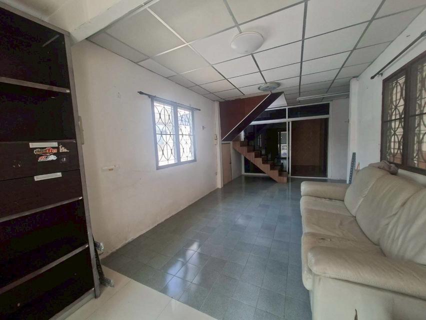 ขายบ้านแฝด 2 ชั้น หลังมุม หมู่บ้านธราดลบุรี คลอง7 6