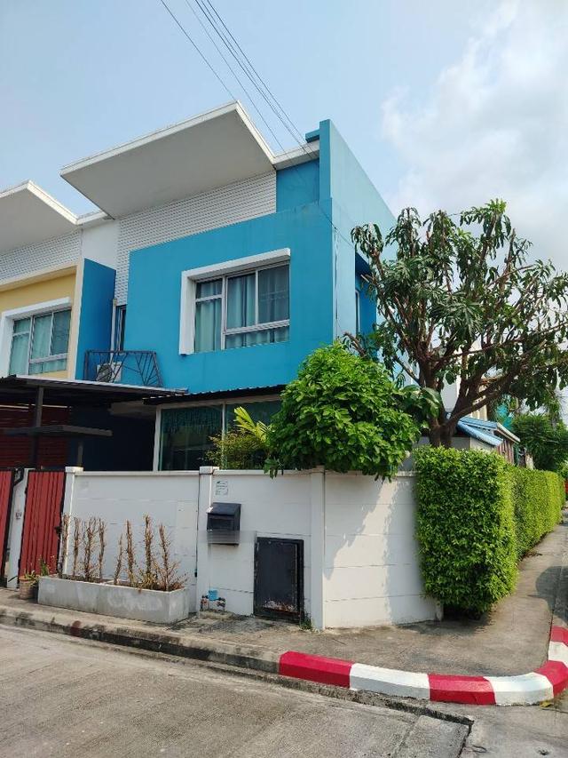 ม.ไอดีไซน์​ ทาวน์เฮาส์​ ห้องริม​ ทำเลดี​ รามอินทรา​ ใกล้ห้างแฟั่นไอแลนด์ 1
