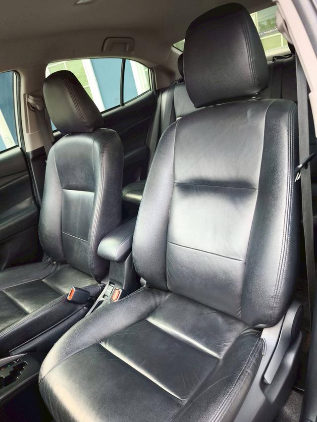 Toyota yaris ativ 1.2entry auto 8