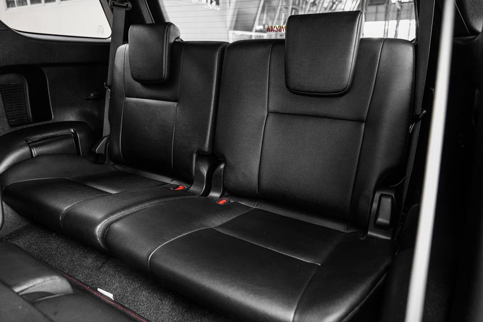 2022 Toyota Fortuner 2.8 GR Sport 4WD SUV สีขาว-ดำ ไมล์ 89353 กม. 17