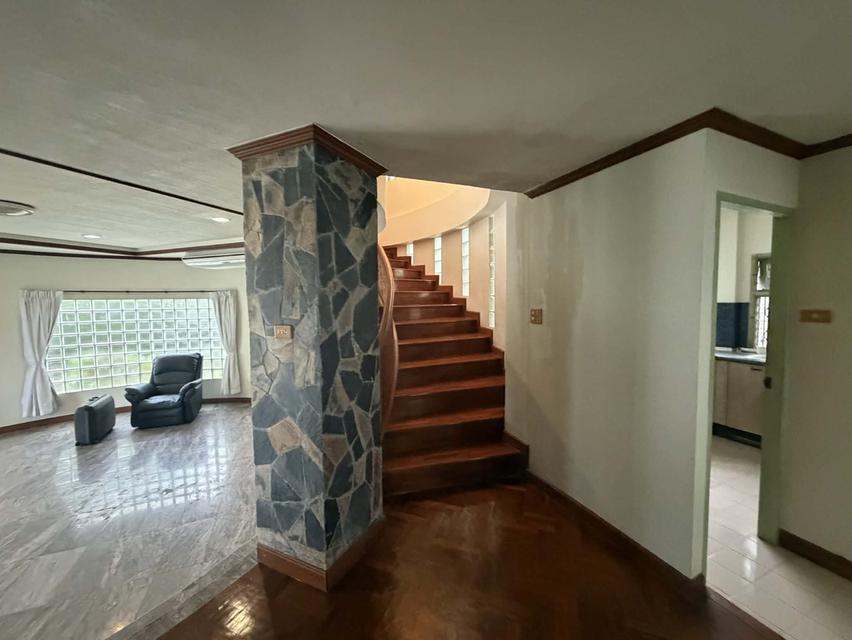 Spacious Land with Detached Home in Central Phuket – Large Garden & 4-Car Parking 7