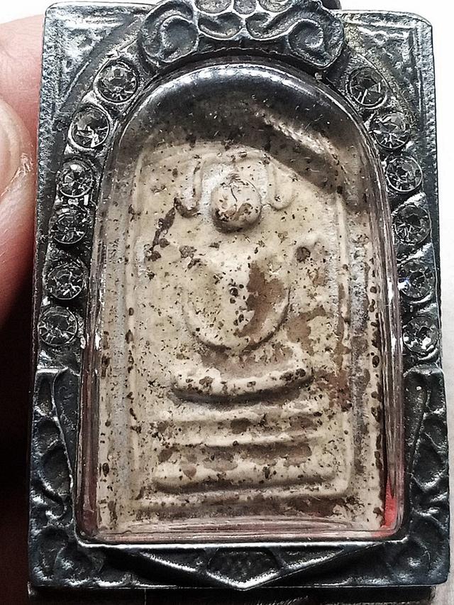 พระสมเด็จเก่า ด้านหลังมีรอยยันต์ค่ะ