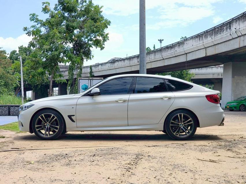 รหัสรถ KPC53 ✴️#BMW 320d GT M sport Lci Top ปี 2019 สีขาว  ที่พิเศษสุดๆ Bsi  10 ปี ✴️ 2