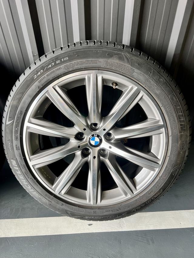 ขายล้อแม็ก BMWปี2020 แท้ๆ ติดรถ พ้รอมยางดอกเต็มๆปี2024 ขอบ 18 สะภาพสวยเดิมใหม่เอี่ยม