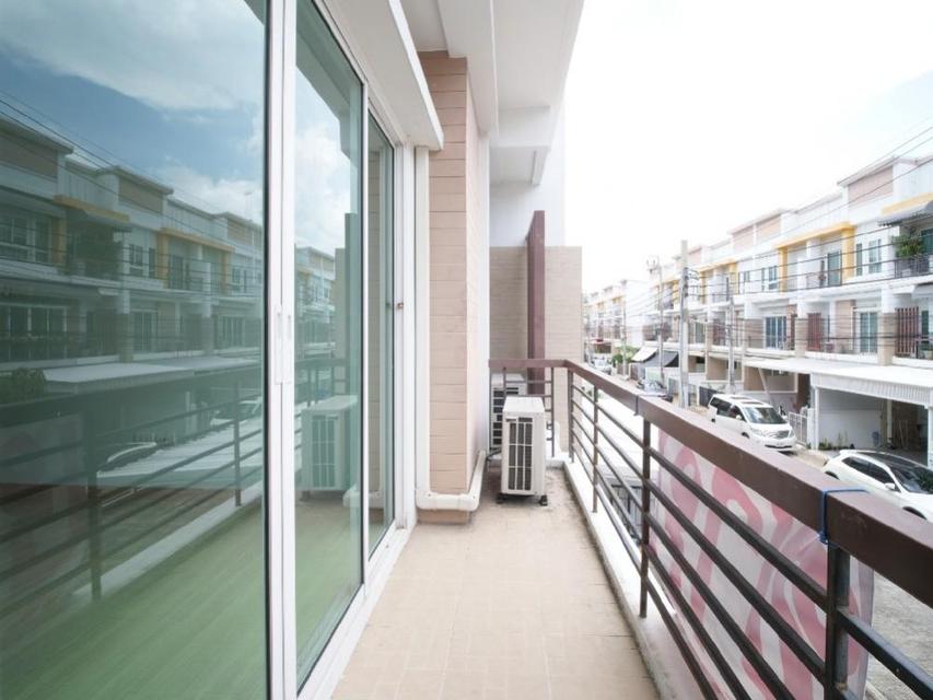 ให้เช่าหรือขายทาวน์โฮมภณาสิริ เรสซิเด้นท์สภาพใหม่ ทาว์นโฮม3ชั้น มีแอร์ทุกห้อง และห้องน้ำทุกชั้น พร้อมห้องรับแขก ห้องเก็บของ แยกเป็นสัดส่วน 13