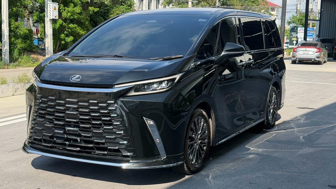 (แจ้งรหัสรถ KPV53 ) 2024 จด25 LEXUS LM 350h EXECUTIVE 7 Seats