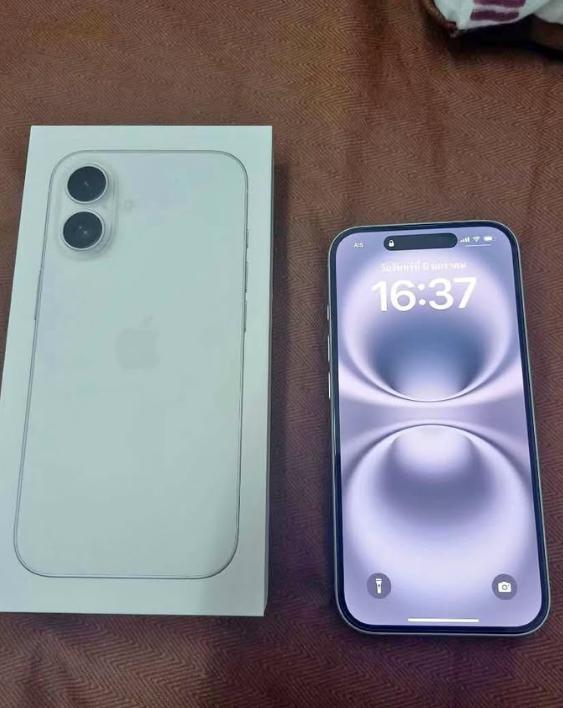 iPhone 16 สีขาว สภาพนางฟ้า