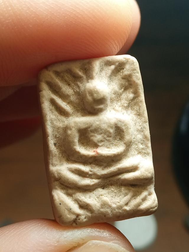 พระหลวงปู่เผือกวัดกิ่่งแก้วเนื้อผง