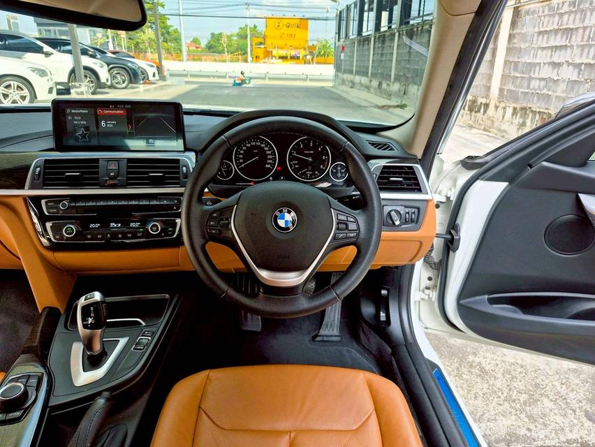 BMW 320d Iconic ปี2019 9