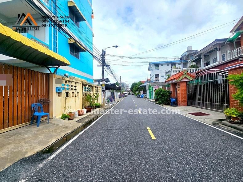 APARTMENT 5 ชั้น + ดาดฟ้า + ที่จอดรถ ซอยทรัพย์บุญชัย 19 ทุกห้องโปร่งลมเย็นด้วย Design ตึกรูปตัว L ให้ทุกห้องมีความโปร่ง มีระเบียงทุกห้อง
