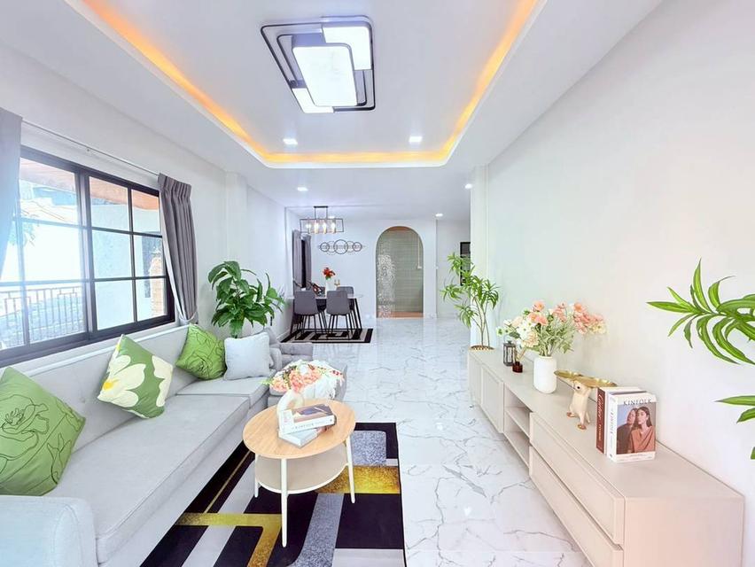 หมู่บ้านพูนสินธานี3 เคหะร่มเกล้าทาวน์เฮาส์ 2 ชั้น ตกแต่งใหม่พร้อมอยู่ หลังมุมติดที่กลับรถ 4