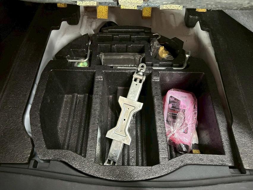 Toyota Yaris ATIV 1.2 E AT ปี 2018 17