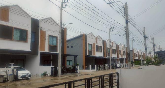 ชายทาวน์โฮมโครงการใหม่ย่านบางนา 1