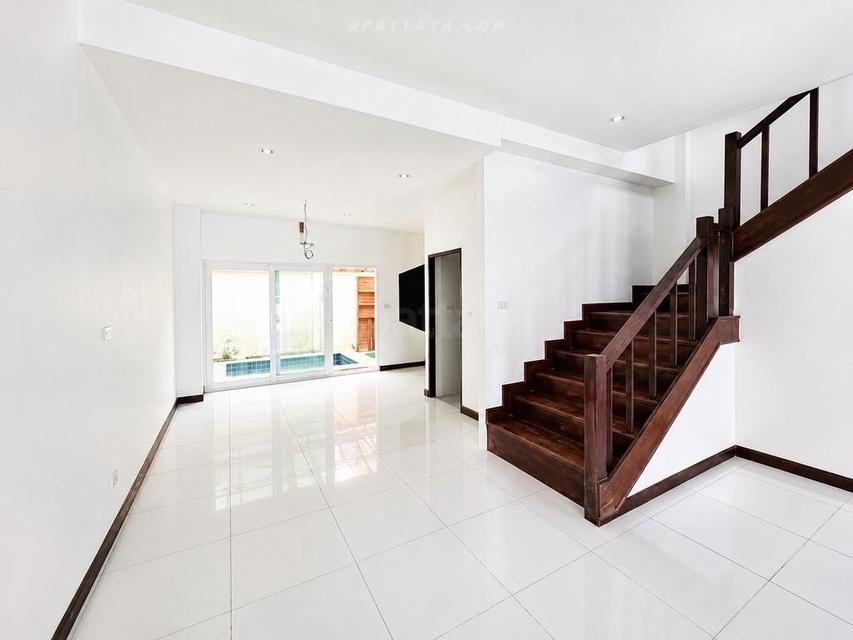 For Rent — 4-Storey Commercial Building on Pratumnak Soi 5, Pattaya 300sqm 3 bedrooms 5 bathrooms walkable to the beach 12