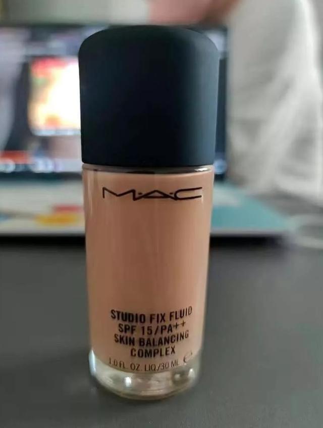 รองพื้น MAC 3